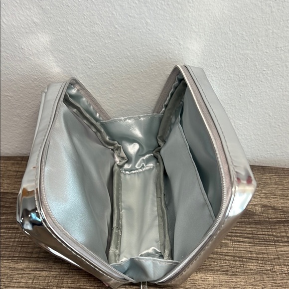 Red Embroidered Sardine Can Cosmetic Bag 🐟 ♥️ - Picture 8 of 10